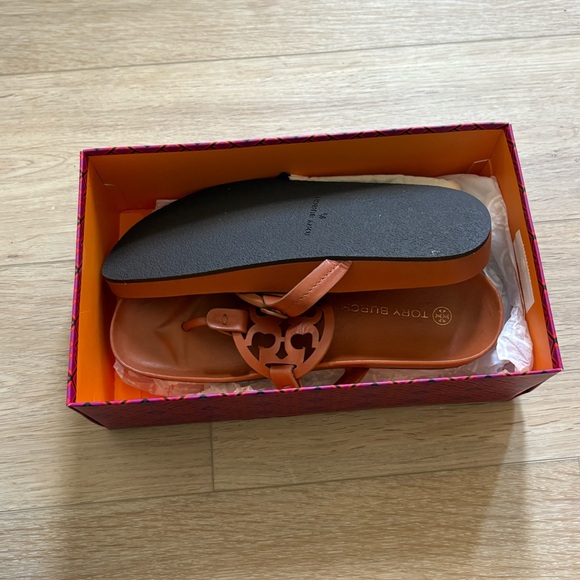 Tory Burch Miller Cloud Thong Leather Sandals - Picture 7 of 8